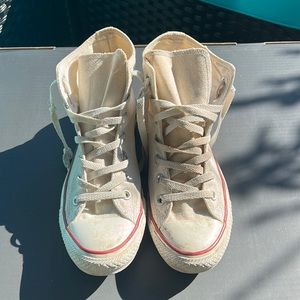 Unisex White converse (Used) - Men’s size 6, Women’s size 8